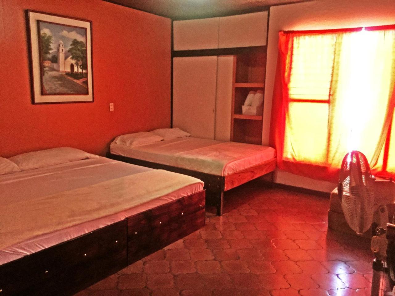 Hostel Trotamundos Alajuela Eksteriør billede