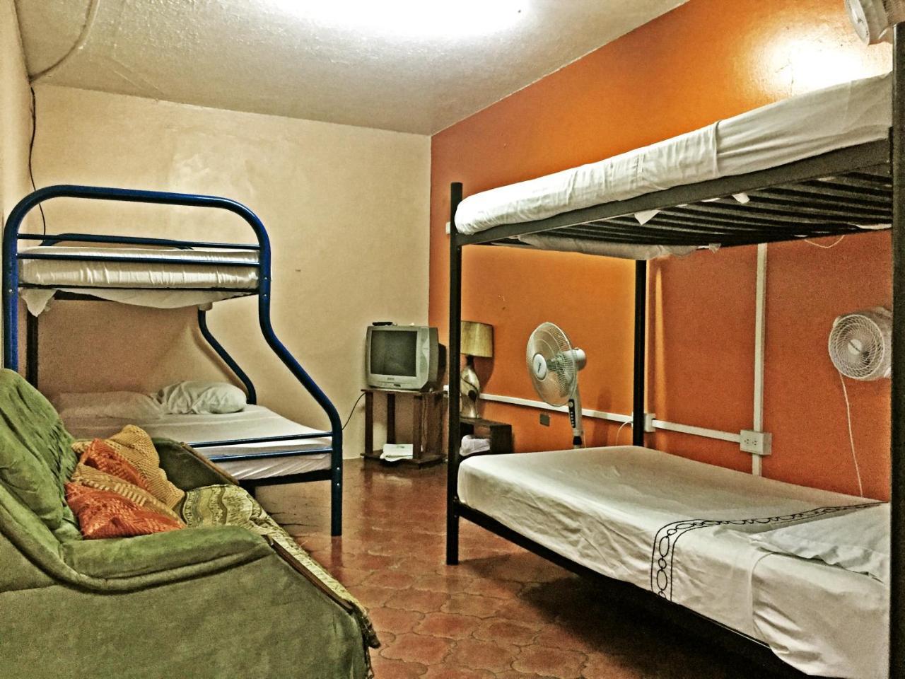 Hostel Trotamundos Alajuela Eksteriør billede